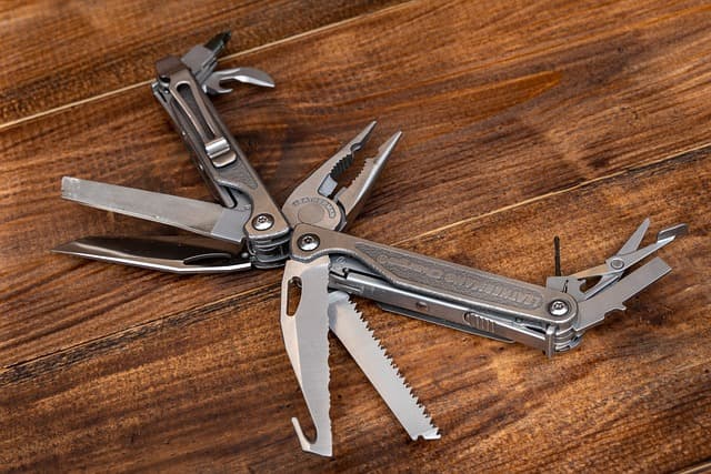 Comparatif des outils multifonctionnels pour la ferme : lequel choisir ?